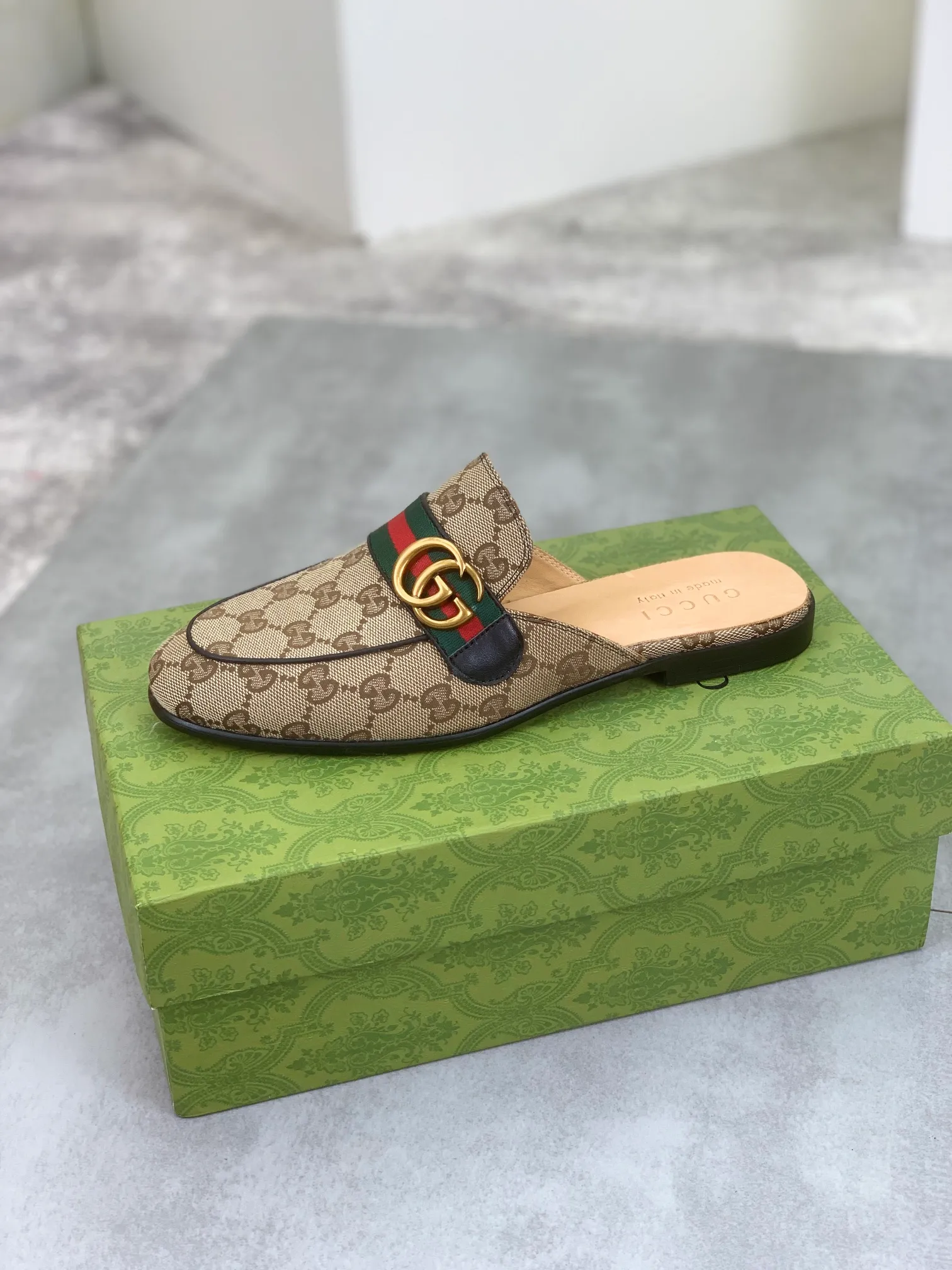 Men's Men's Shoes💰P480💰【New Style】Water-dyed Niuli High Quality Gucci half-drag business leather shoes hot selection (Gucci) official website latest Gucci half-drag 🎁 business leather shoes, hot style 💥 simple and elegant style, exclusive for trendy men. Unique official website latest brand original double G embossing Elements 👑 Original Gucci decoration, fashionable and elegant, fabric original calfskin ✅ Fully imported first-layer cowhide lining, official website designated wear-resistant, rubber business outsole, classic model taken at the counter in real life 🎬Number: 38-44 (45 46 customized) 2⃣️colors available